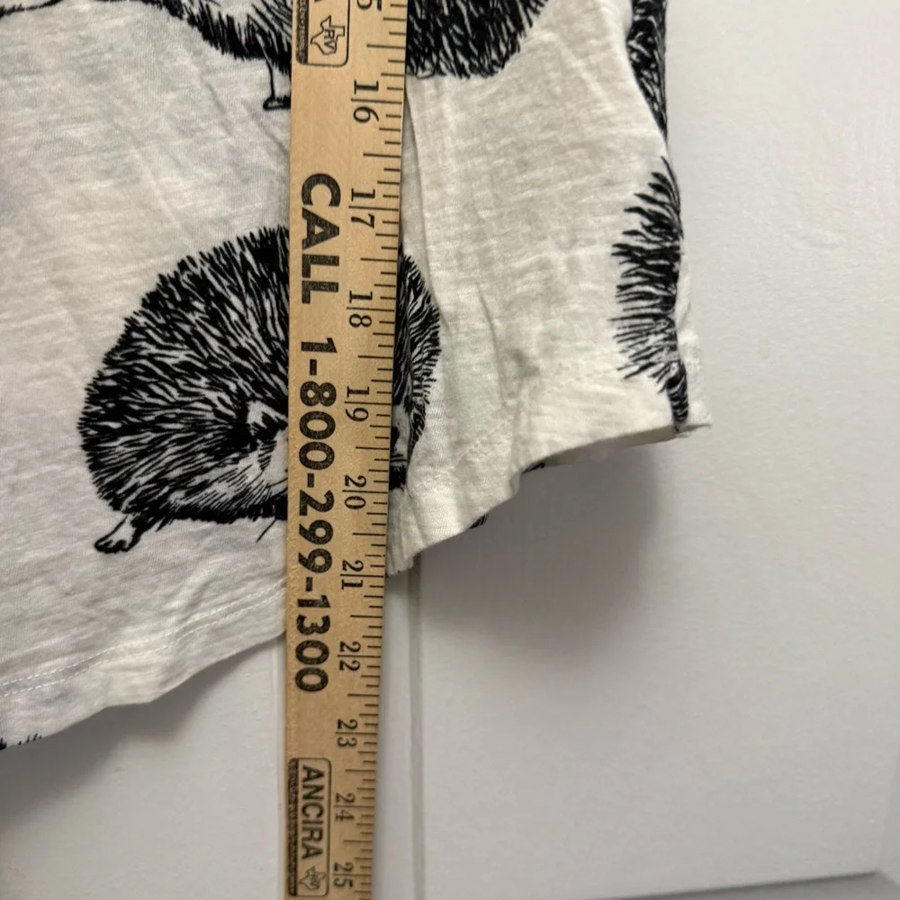 Anthropologie White Tee with Hedgehog Design - Picture 11 of 12